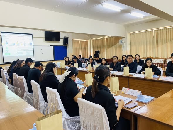 เทศมนตรีตำบลพะโต๊ะ เข้าร่วมประชุมเชิงปฏิบัติการ การขับเคลื่อนแก้ไขปัญหาเด็กและเยาวชนนอกระบบ