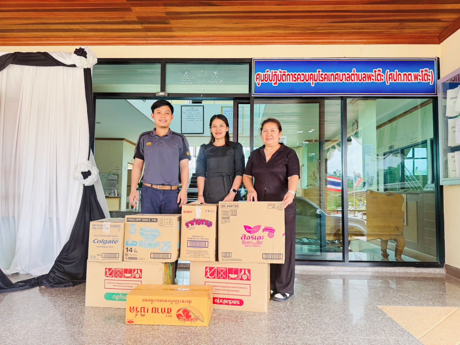 เทศบาลตำบลพะโต๊ะขอขอบพระคุณผู้ร่วมบริจาคทุกท่าน  ที่ร่วมแบ่งปันน้ำใจเพื่อช่วยเหลือและส่งกำลังใจผู้ประสบอุทกภัยน้ำท่วมภาคใต้ อำเภอหาดใหญ่ จังสงขลาและพื้นที่ใกล้เคียงค่ะ