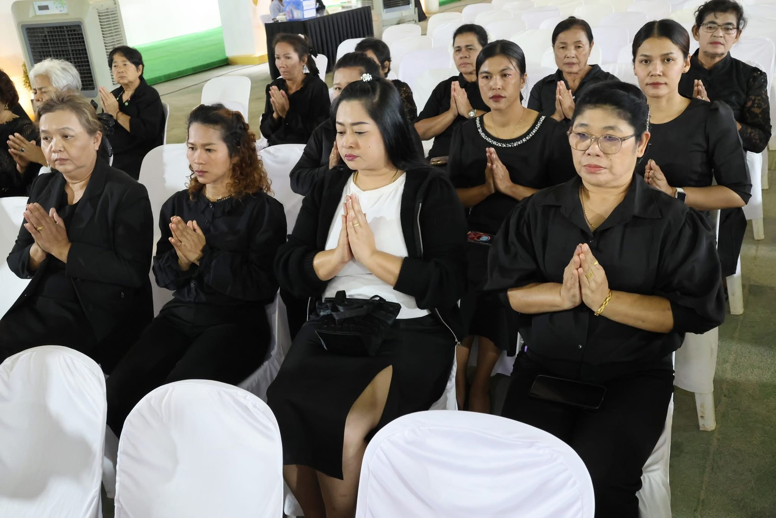 วันที่ 1 ธันวาคม 2568 เวลา 17.30 น.  เทศบาลตำบลพะโต๊ะ นำโดยนางสาวจุฬารัตน์  เกิดสมบัติ รองนายกเทศมนตรี  นายนพรัต จันทรสาขา นายพงษ์พัฒน์  นบนุ่น สมาชิกสภาฯ และ น.ส.ชุลี  ภัยวิมุติ ผอ.กองคลัง เข้าร่วมพิธีสวดพระอภิธรรมเพื่อถวายเป็นพระราชกุศลแด่ สมเด็จพระนางเจ้าสิริกิติ์ พระบรมราชินีนาถ พระบรมราชชนนีพันปีหลวง ณ เทศบาลเมืองชุมพร